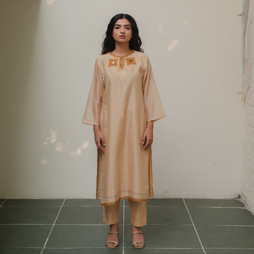 
                      
                        Arya Kurta
                      
                    